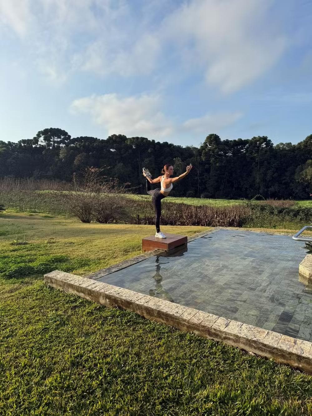 Isis Valverde abre álbum de fotos — Foto: Reprodução/ Instagram