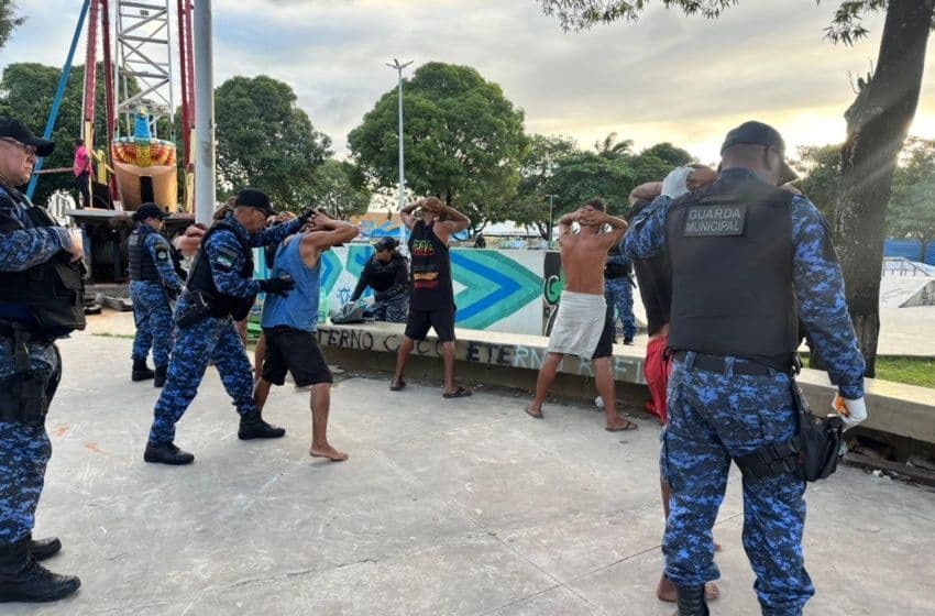 A partir do trabalho de inteligência, as equipes localizaram os suspeitos, realizaram a abordagem e constataram a prática criminosa, efetuando a prisão dos envolvidos. Foto: Erika Santana/Ascom Semsc