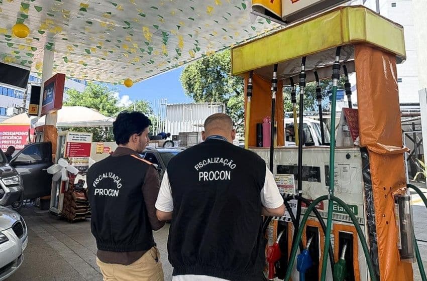 Fiscalização do Procon Maceió em postos de combustíveis. Foto: Procon Maceíó