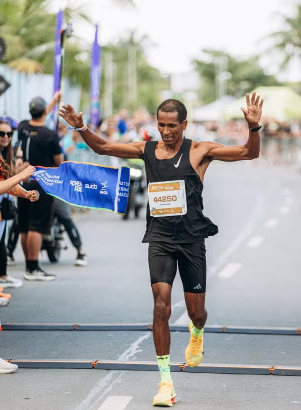 Marcelino Soares vence a Maratona Internacional de Maceió — Foto: Maceió Marathon/Instagram