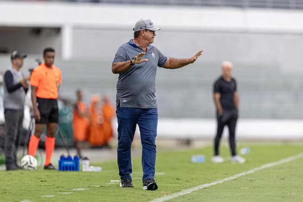 Moacir Júnior comemorou classificação antecipada do CSA — Foto: Allan Max/Ascom CSA