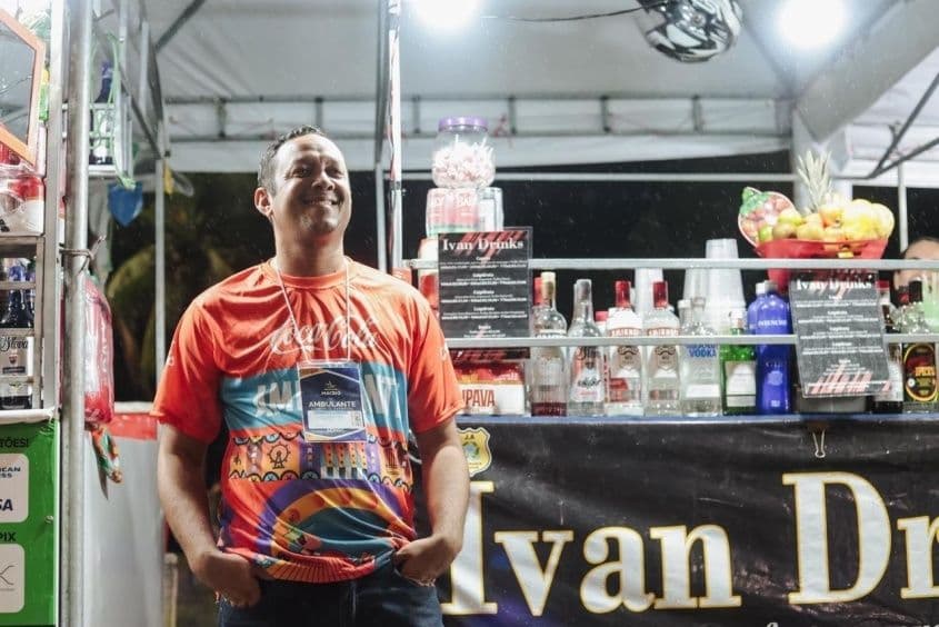 Credenciado para atuar no evento, Ivanilson Pereira comemora a oportunidade de vendas em mais uma edição do São João Massayó. Foto: Mariel Matias/Secom Maceió