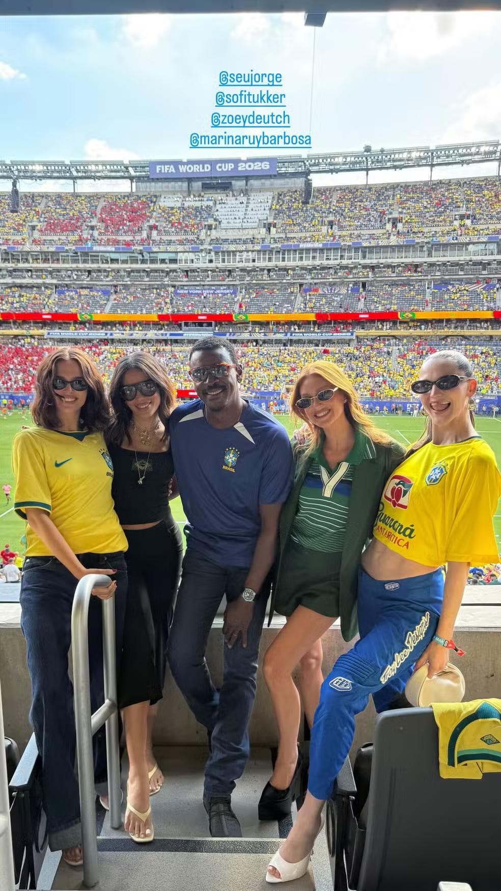 Anitta, Marina Ruy Barbosa, Seu Jorge, Zoey Deutch e Sofi Tukker — Foto: Reprodução/Instagram