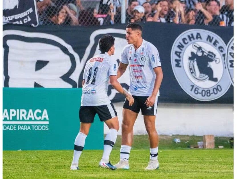 Yohan e Alex Bruno comemoram gol do ASA — Foto: Pablício Vieira/ASA