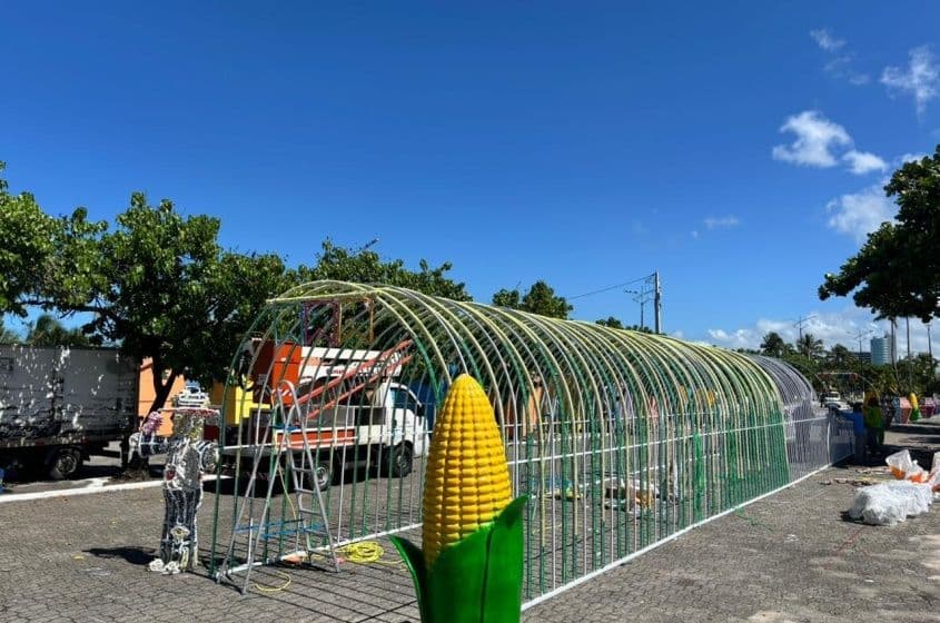 Túnel da Vila de São João está sendo montado em clima de Copa. Foto: Vinicius Rocha