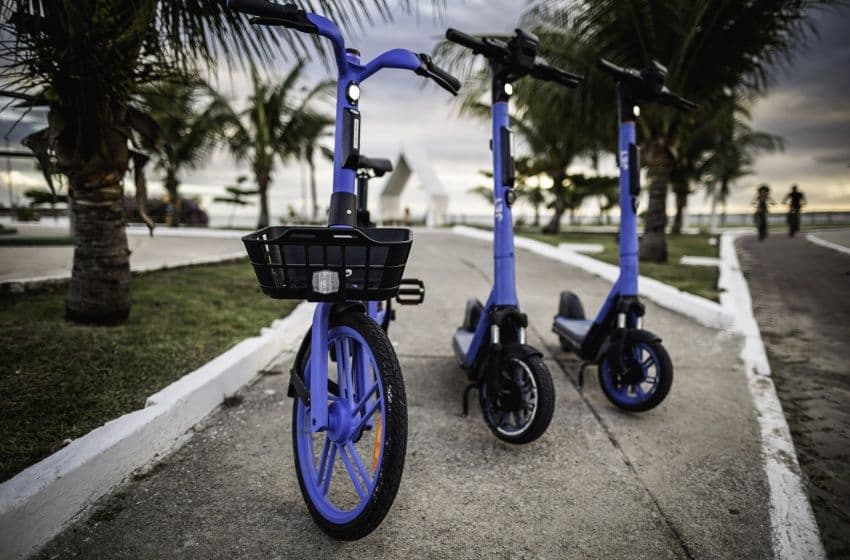 DMTT orienta sobre o uso de Patinetes e bicicletas elétricas. Foto: Alisson Frazão / Secom Maceió.