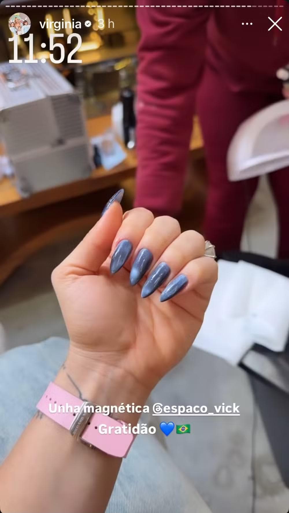 Virginia Fonseca retoca cabelo e unhas antes de embarcar aos EUA — Foto: Reprodução/Instagram