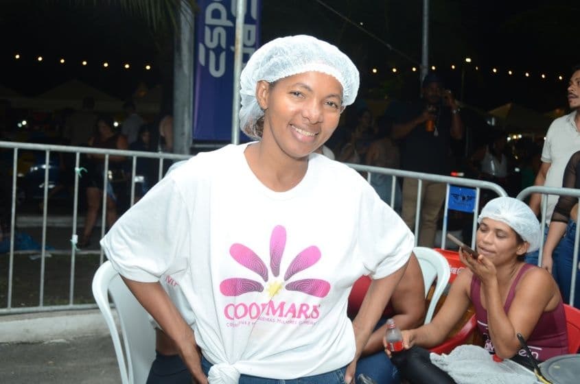 Participante da Coopmaris e vendedora, Lau se orgulha de fazer parte do evento. Foto: Beto Macário/ Secom Maceió