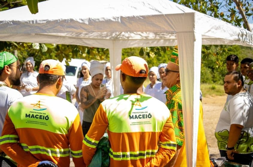 Iniciativa contou com a participação de agentes de limpeza. Foto: Ascom Alurb