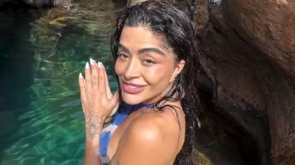 Aline Campos posa para foto — Foto: Reprodução/ Instagram @soualinecampos