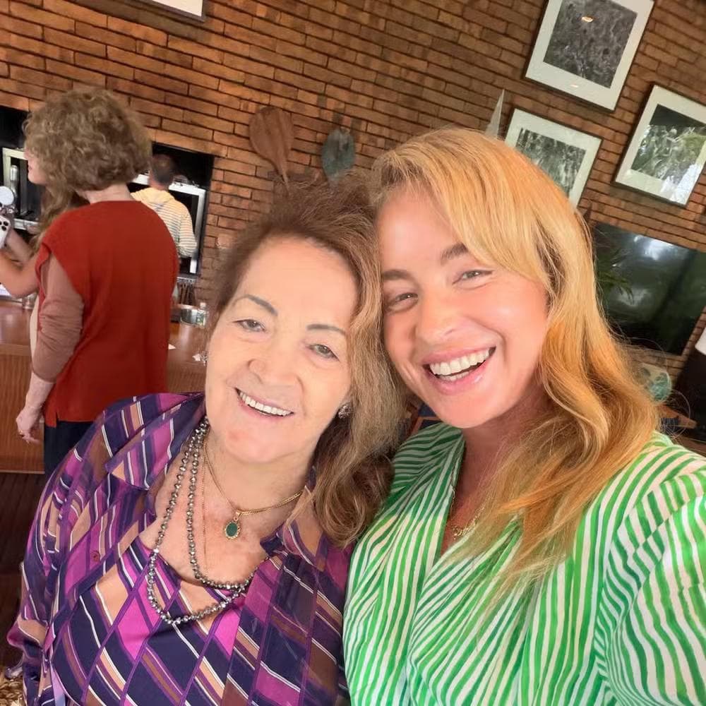 Angéica com a mãe, Angelina Ksyvicks — Foto: Reprodução/ Instagram @angelicasky