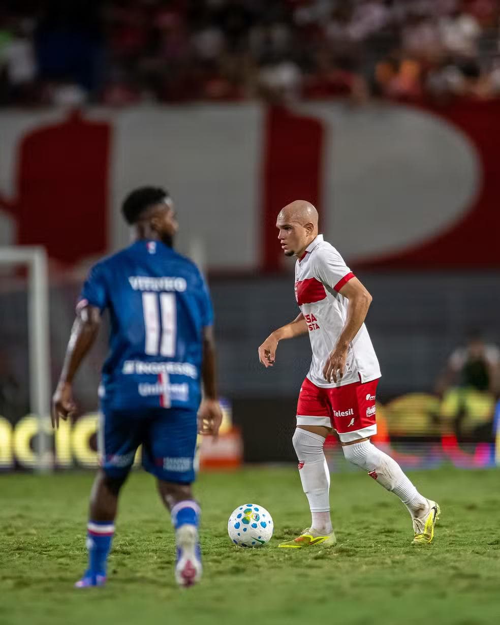 Crystopher, meio-campista do CRB, deve jogar no Recife — Foto: Francisco Cedrim/ASCOM CRB