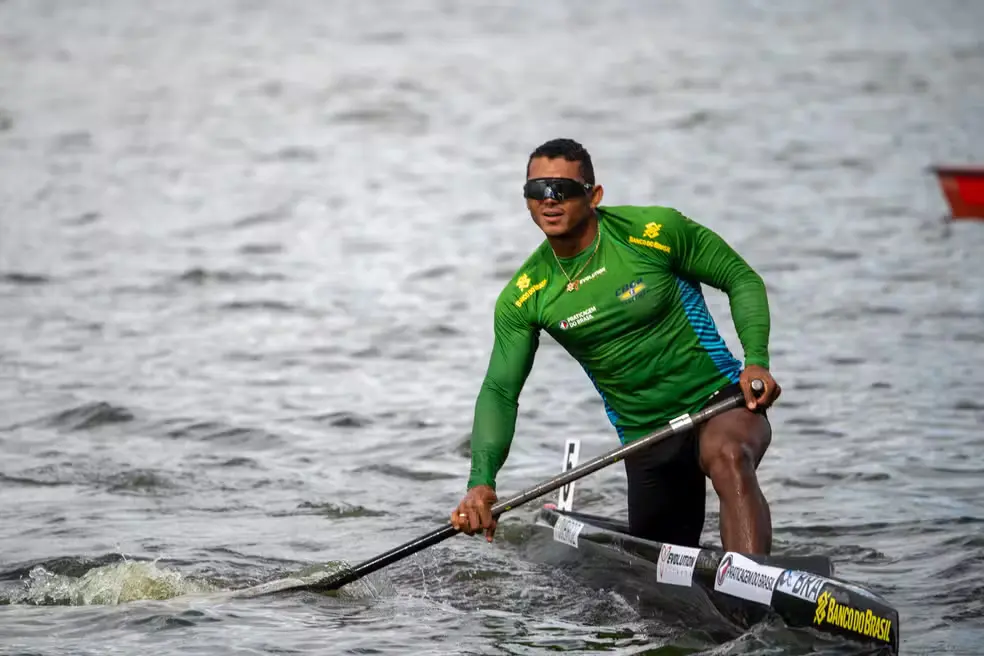 Isaquias Queiroz é ouro no Mundial de Canoagem, na Polônia — Foto: Fábio Canhete/CBCa