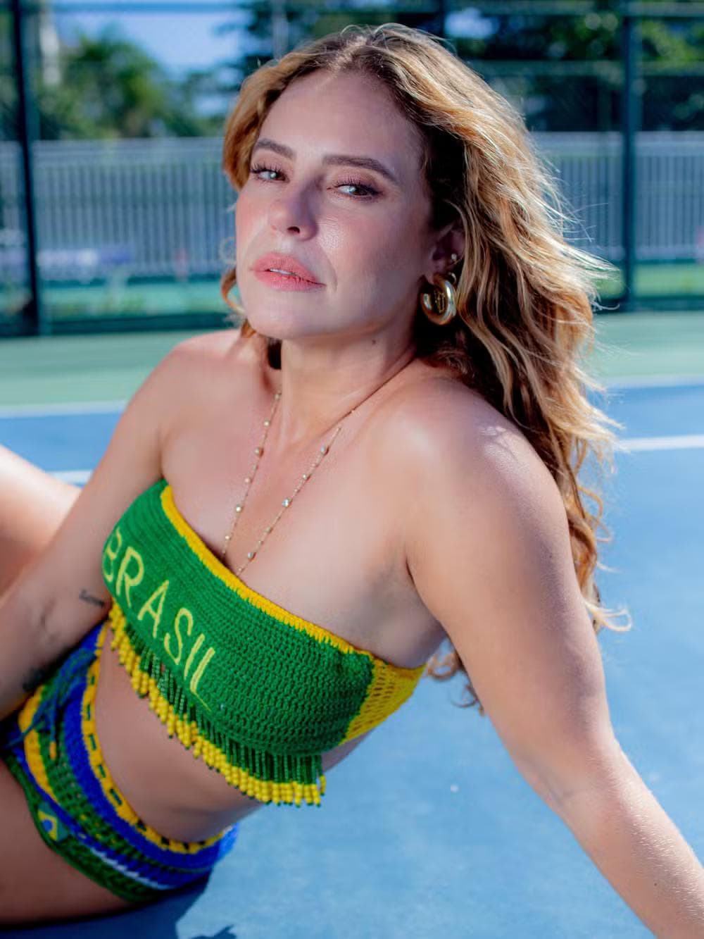 Paolla Oliveira entra no clima da Copa com biquíni de crochê verde e amarelo e leva web à loucura: 'Uma deusa' — Foto: Reprodução/Instagram/@paollaoliveirareal