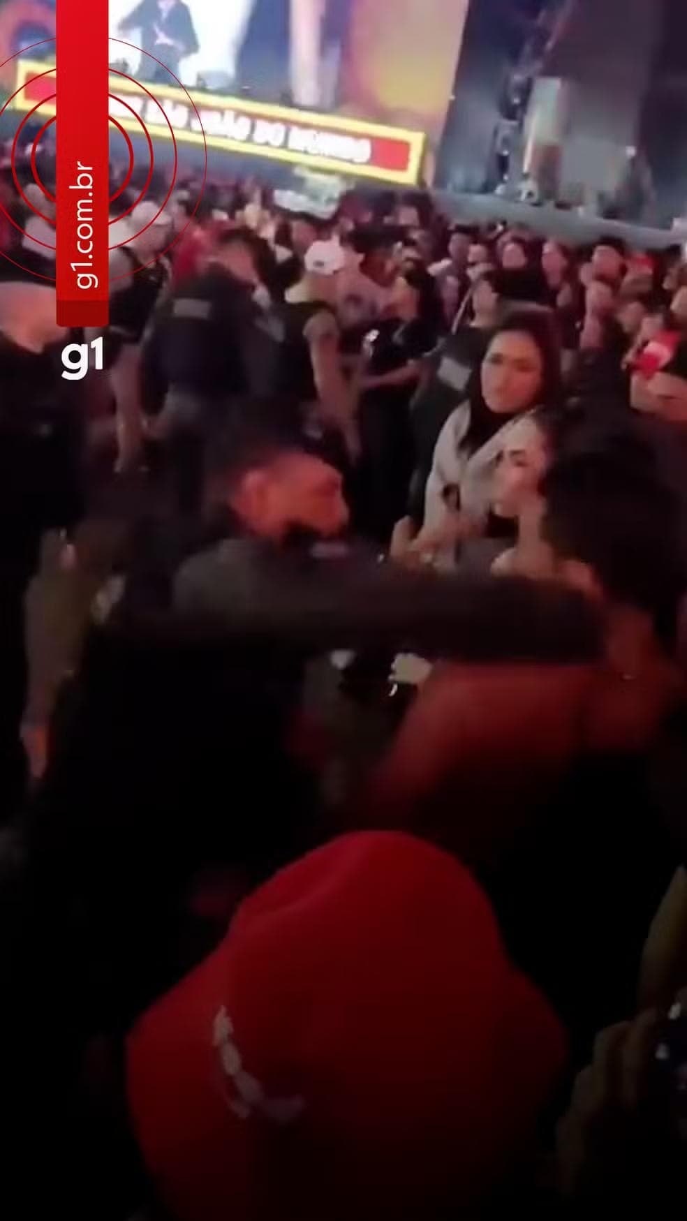 Policial desferiu vários socos contra homem — Foto: Reprodução/TV Cabo Branco