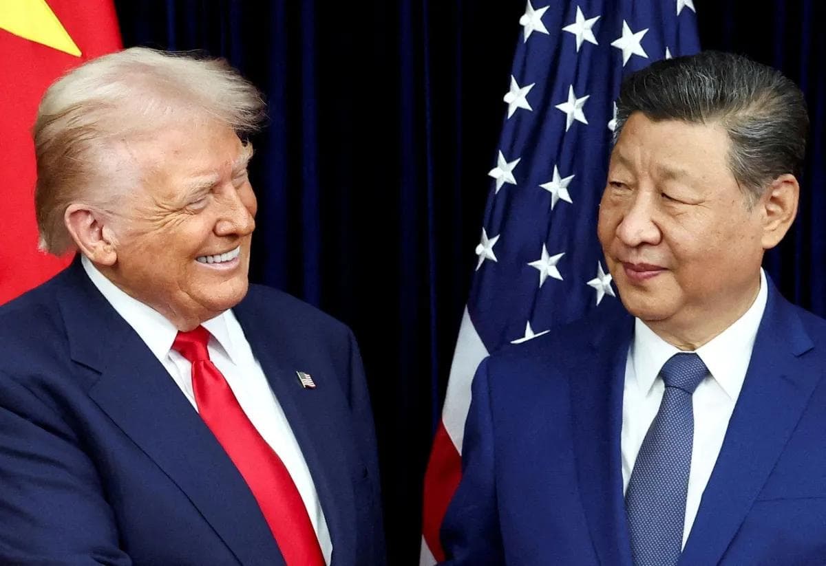 Presidentes dos EUA, Donald Trump, e da China, Xi Jinping, durante reunião na Coreia do Sul • REUTERS/Evelyn Hockstein