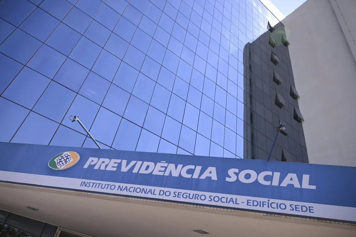 Fachada do Edifício Sede do INSS (Instituto Nacional do Seguro Social) • Pedro França/Agência Senado