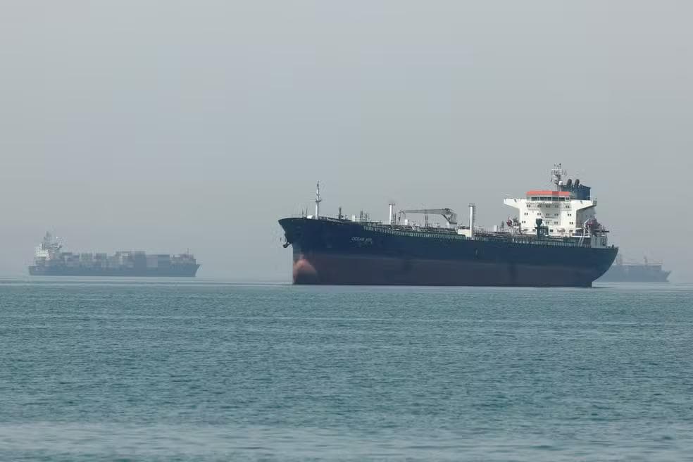 Embarcações circulando pelo Estreito de Ormuz — Foto: Majid Asgaripour/WANA (West Asia News Agency) via REUTERS