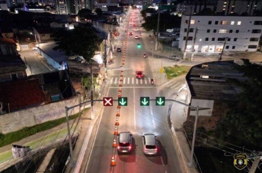 Serão instalados pórticos com focos semafóricos indicando o sentido operacional das faixas (Imagem/DMTT)