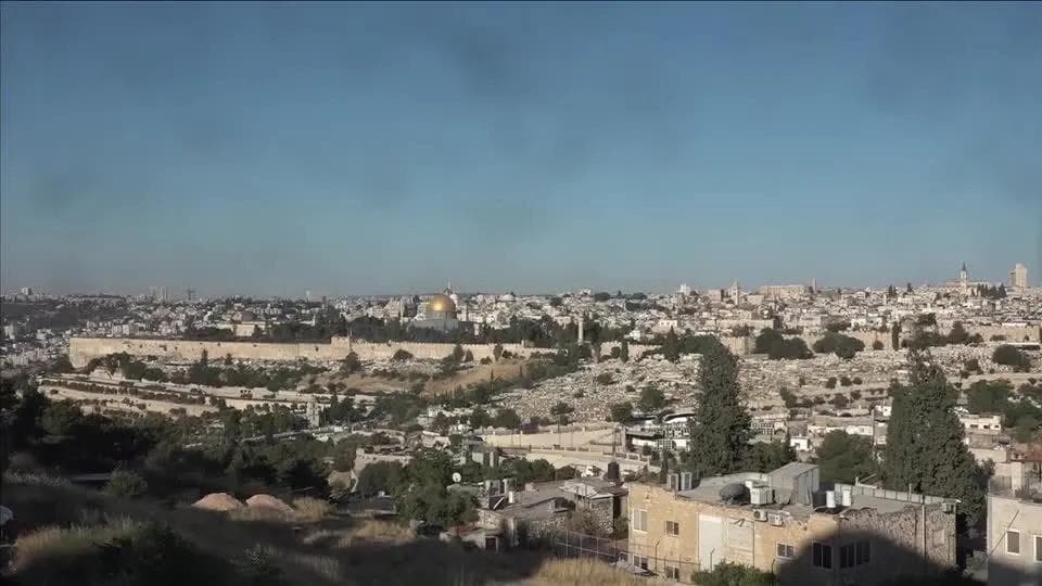 Sirenes soam, explosões são ouvidas em Jerusalém • Reuters