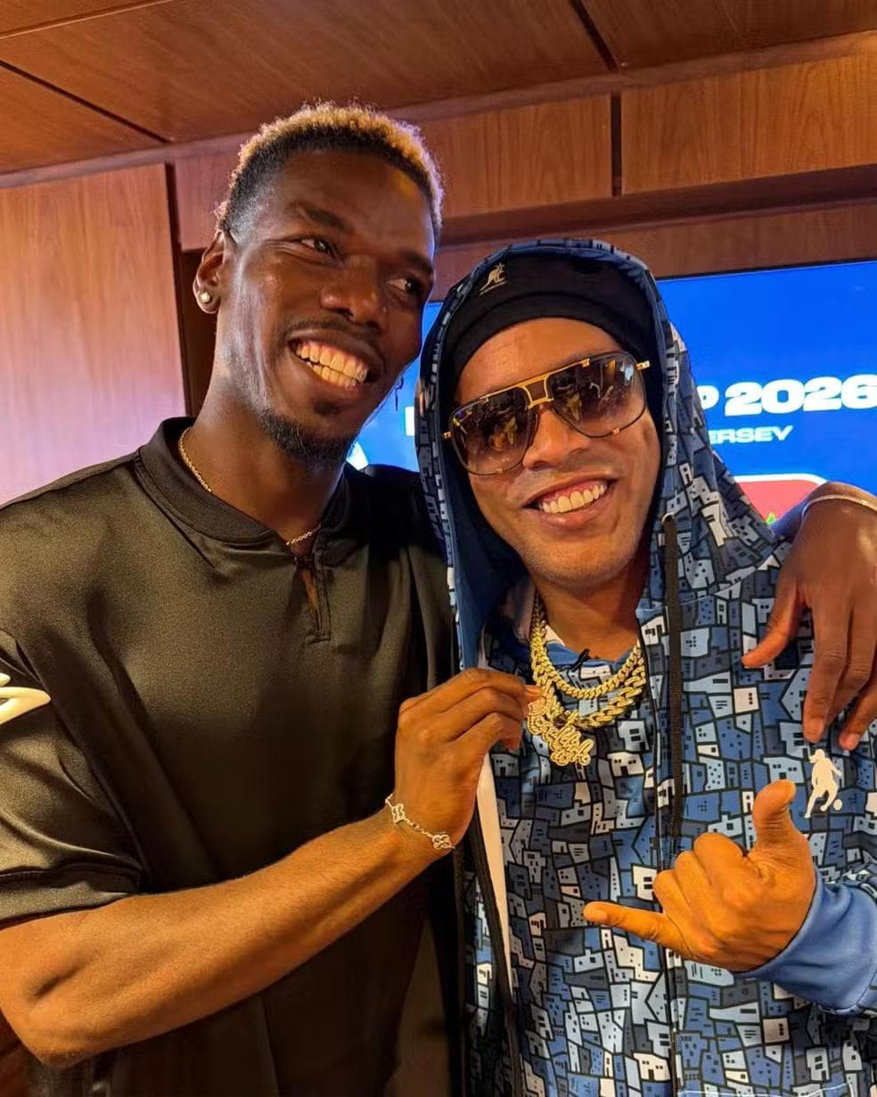 Pogba tieta Ronaldinho Gaúcho em camarote — Foto: Reprodução/Instagram