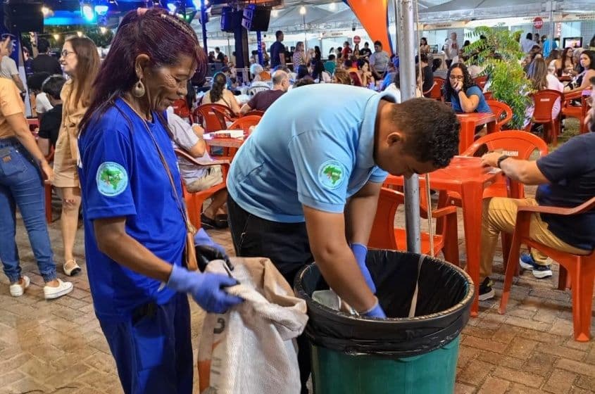 Coleta seletiva representa renda extra para cooperativas. Foto: Ascom Alurb