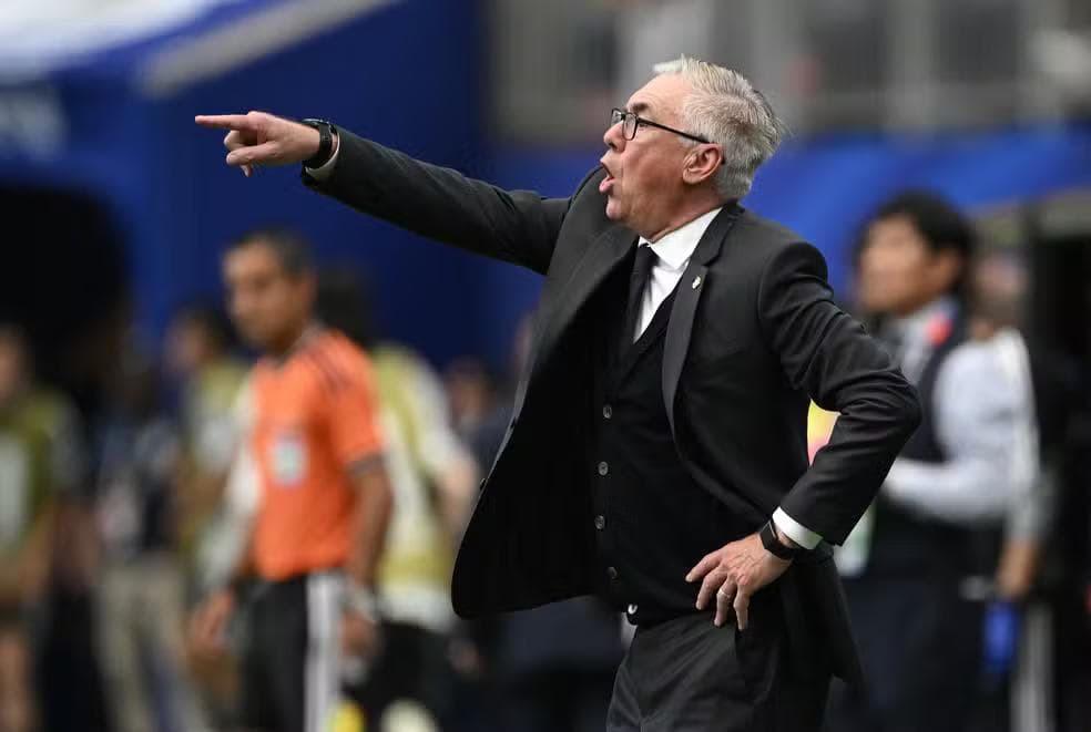 Carlo Ancelotti, em Brasil x Japão — Foto: Annegret Hilse/Reuters