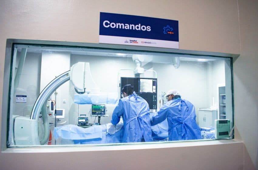 Estrutura do Serviço de Hemodinâmica do Hospital da Cidade conta com equipamentos de alta tecnologia e equipe especializada para realização de procedimentos cardiovasculares e vasculares. Foto: David Silas/ Ascom Maceió Saúde