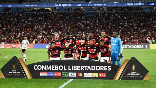 Time do Flamengo no jogo contra o Cusco (Foto: André Durão)