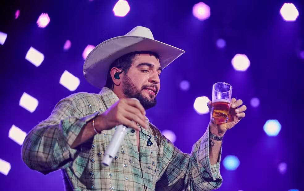 Entre dancinhas e "gelas", Nattan fez um show de quase duas horas no Ribeirão Rodeo Music 2026 — Foto: Érico Andrade/g1