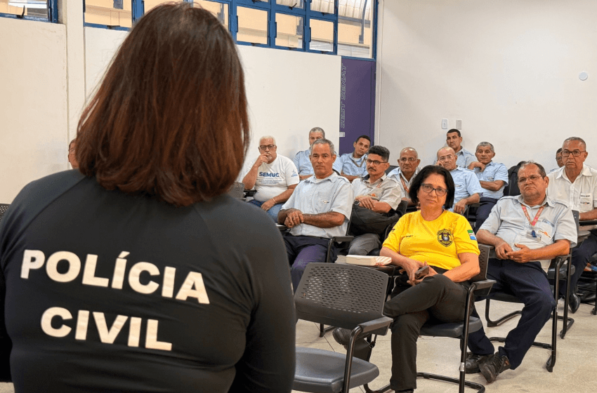 Profissionais do transporte coletivo participaram do momento de orientação, ampliando os conhecimentos sobre violência contra a mulher e formas de agir diante dessas situações.