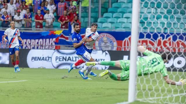 Bahia e Cruzeiro se enfrentaram na Fonte Nova (Foto: Márcio José/AGIF)