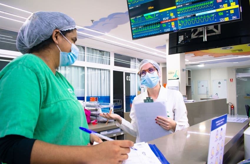 Equipe de enfermagem do Hospital da Cidade atua diariamente no fortalecimento das práticas de prevenção e segurança do paciente dentro da unidade hospitalar. Foto: David Silas/Ascom Maceió Saúde