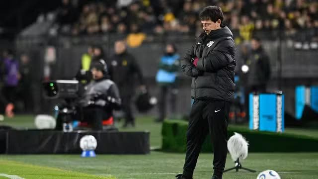 Fernando Diniz em Peñarol x Corinthians (Foto: Guillermo Legaria/Getty Images)