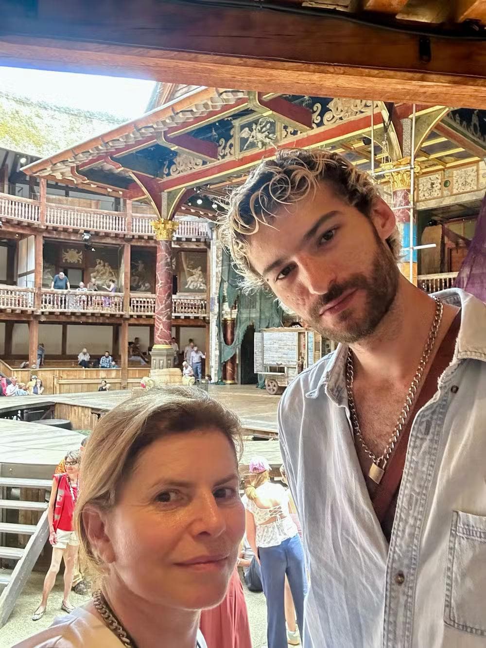 Debora Bloch curte Londres com o filho, Hugo Anquier — Foto: Reprodução/Instagram