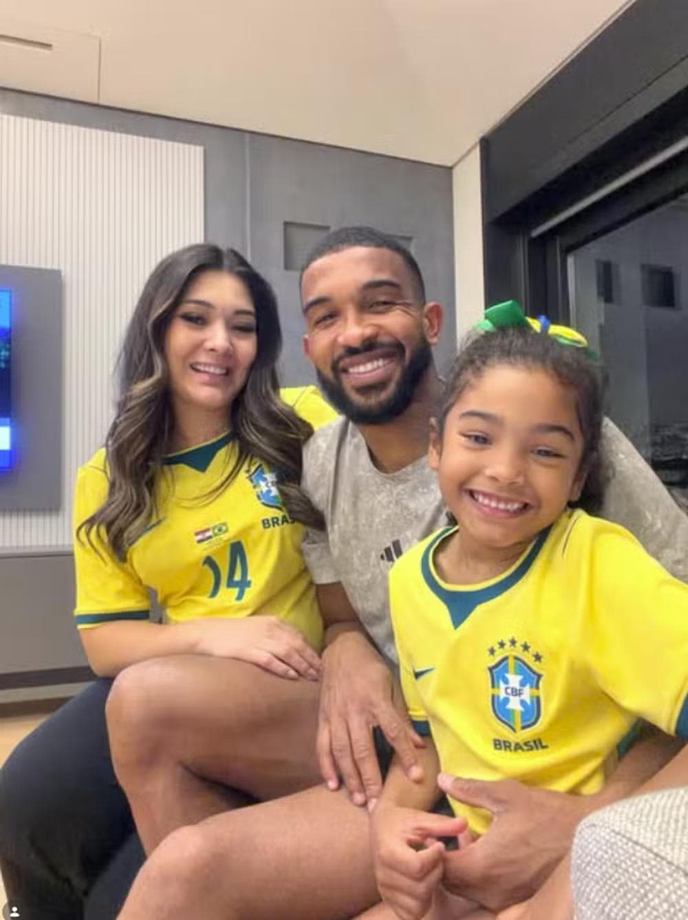 Déborah Claudino está grávida da segunda filha do casal — Foto: Reprodução