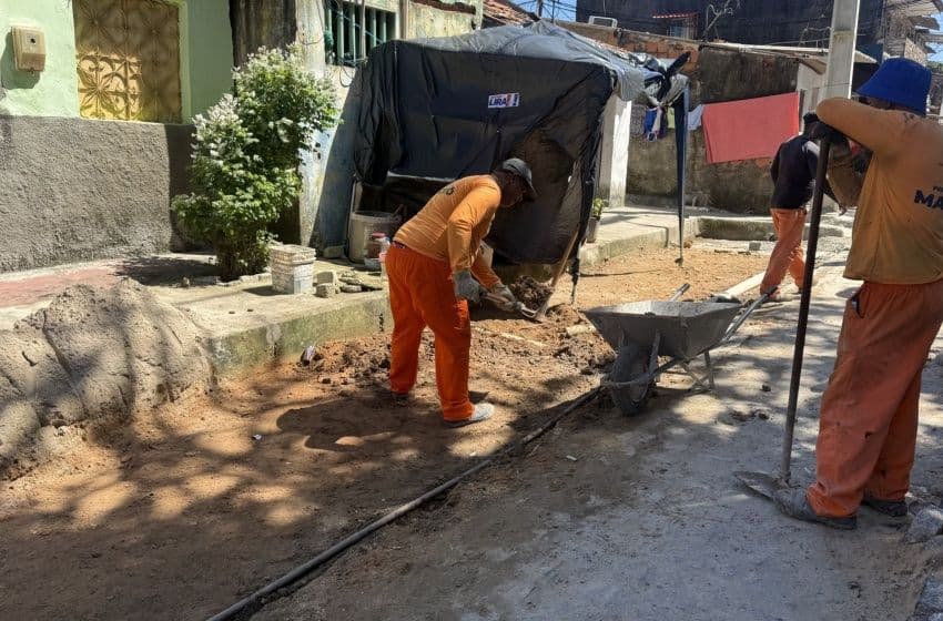 Brota na Grota executa mais de 3 mil metros de pavimentação no Conjunto Virgem dos Pobres. Foto: Julya Beatriz/Ascom Seminfra