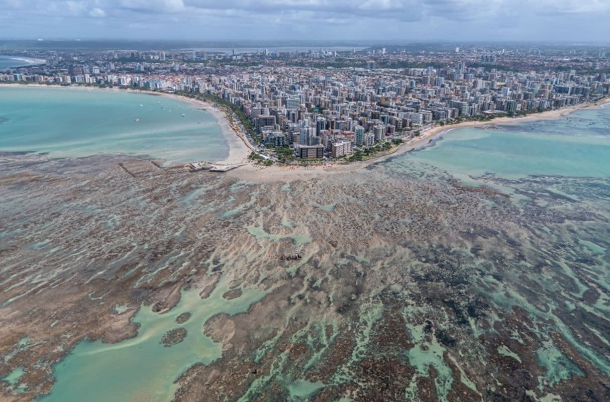 Vista aérea da orla de Ponta Verde e Pajuçara (Maceió) - Foto: Itawi Albuquerque