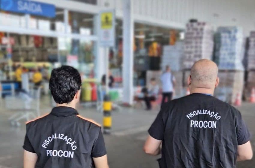 Fiscais foram ao local e notificaram a empresa. Foto: Ascom Procon Maceió