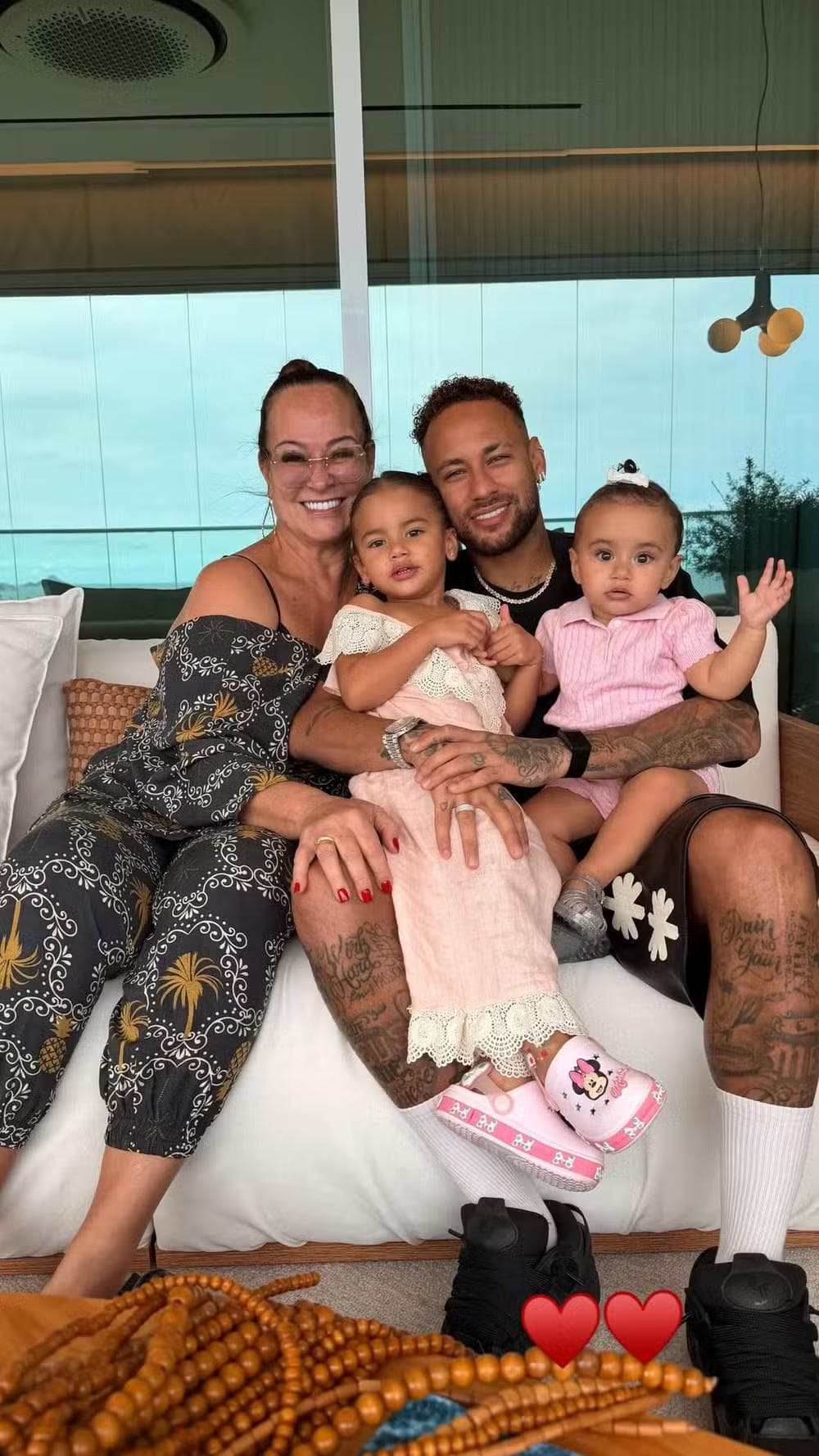 Neymar com a mãe e as filhas — Foto: Reprodução/Instagram