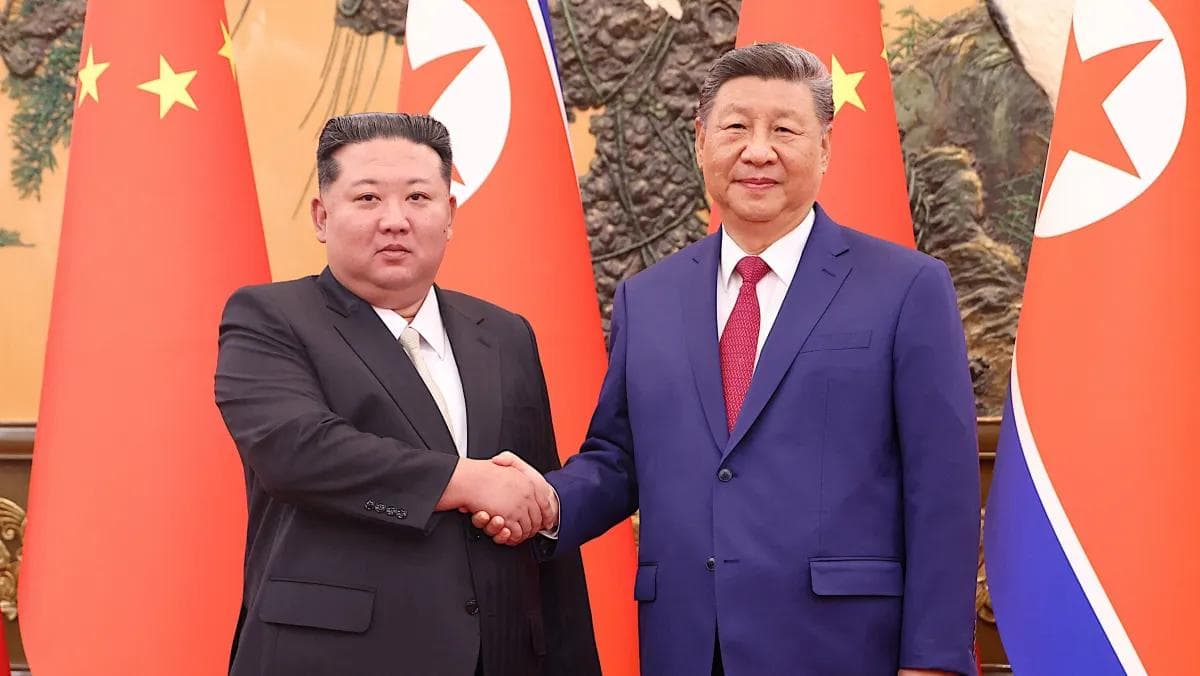 Xi Jinping e Kim Jong-un em Pequim, China • Reprodução/Ministério das Relações Exteriores da China via Reuters