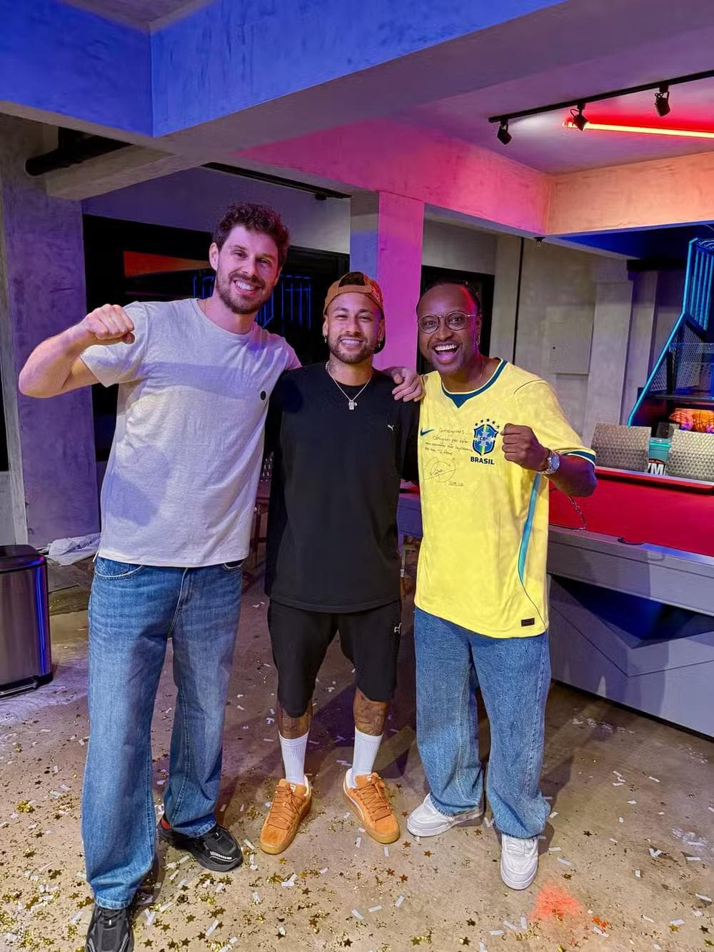 Thiaguinho e Bruninho do vôlei na casa de Neymar, em Santos — Foto: Reprodução/Instagram