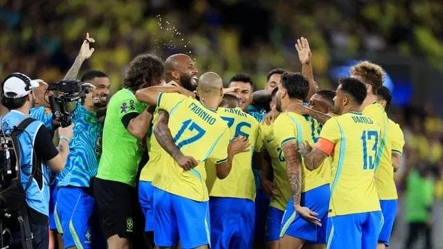 Jogadores do Brasil comemoram gol no amistoso contra o Panamá (Foto: Reuters)