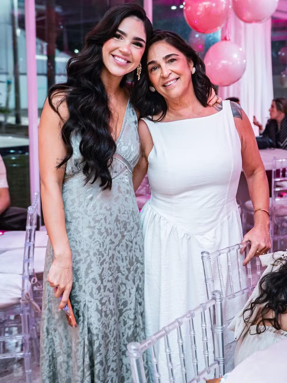 Giovanna Buscacio com a mãe, Adriana — Foto: Reprodução Instagram