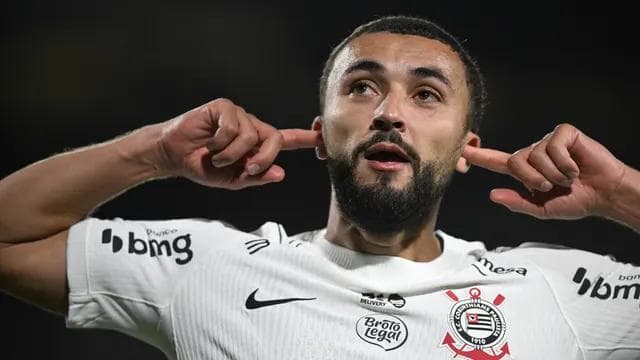 Gol de Zakaria Labyad em Peñarol x Corinthians (Foto: Guillermo Legaria/Getty Images)