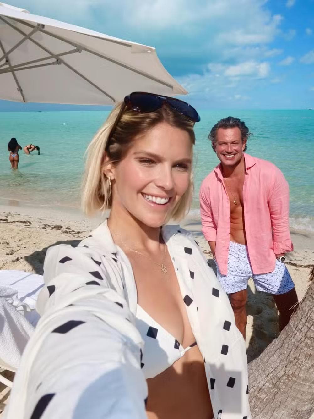 Isabella Santoni com o marido, Henrique Blecher — Foto: Reprodução/ Instagram @isabellasantoni