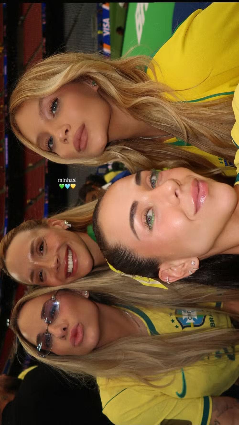 Selesposas posam juntas após jogo do Brasil e Japão — Foto: Reprodução/Instagram