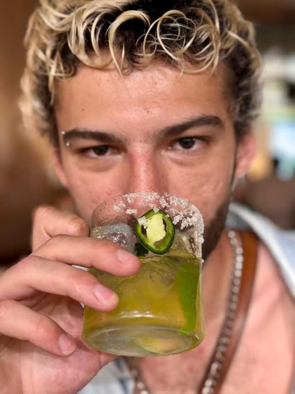 Debora Bloch curte Londres com o filho, Hugo Anquier — Foto: Reprodução/Instagram