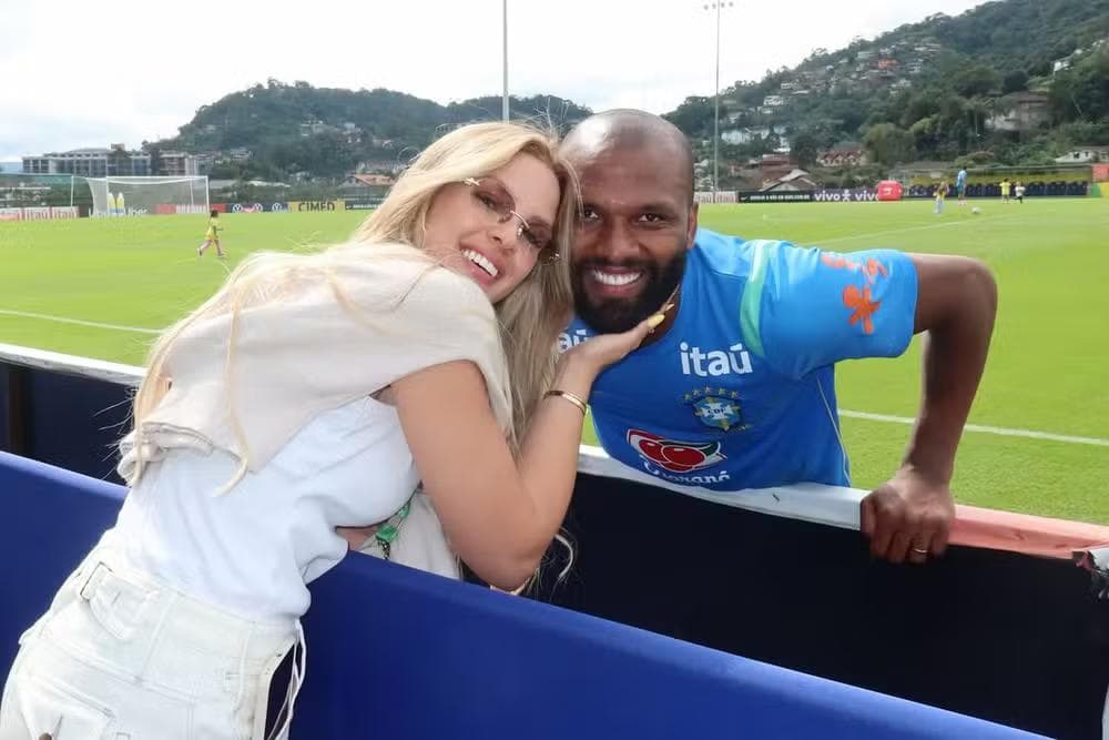 Antes do casamento, Letícia Carvalho cursava Direito e trabalhava como representante comercial — Foto: Reprodução