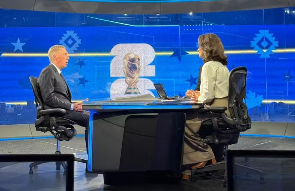 Carlo Ancelotti no estúdio do Jornal Nacional — Foto: Cahê Mota